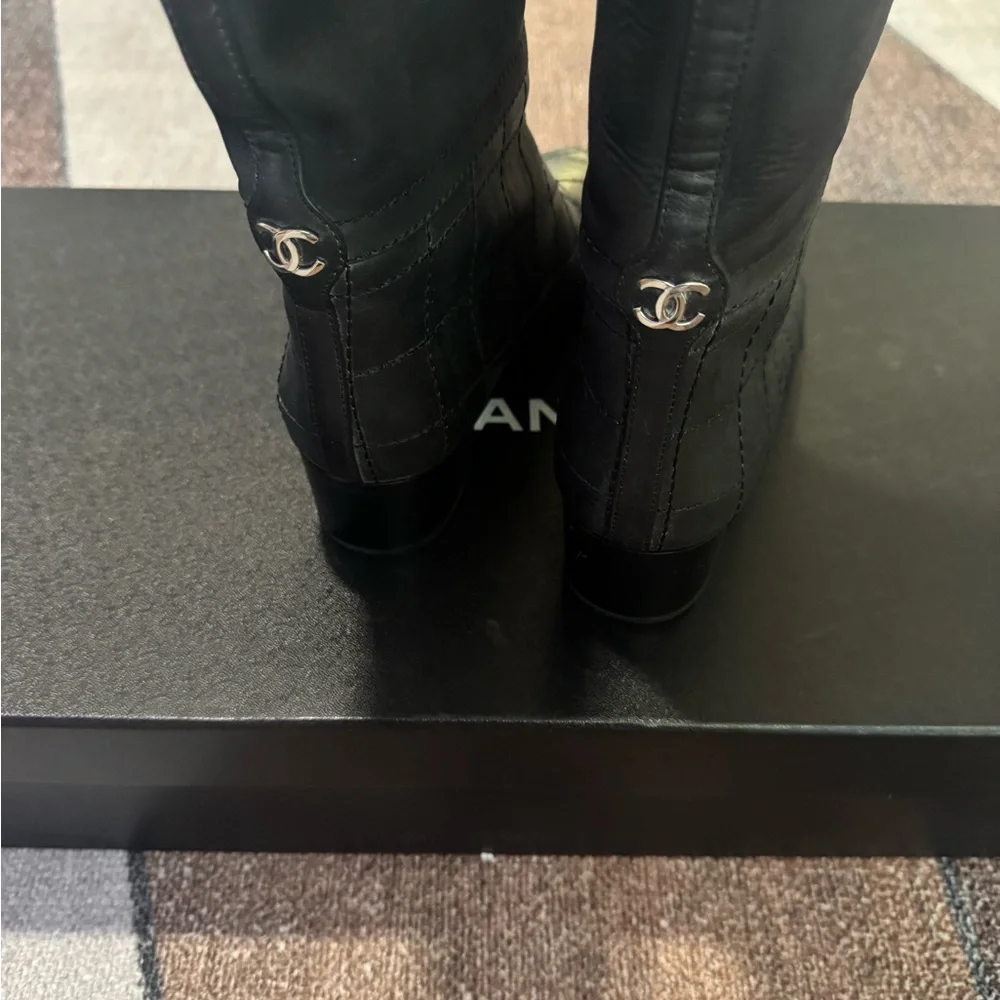 NEW NIB Chanel Quilted Heeled Boots 39